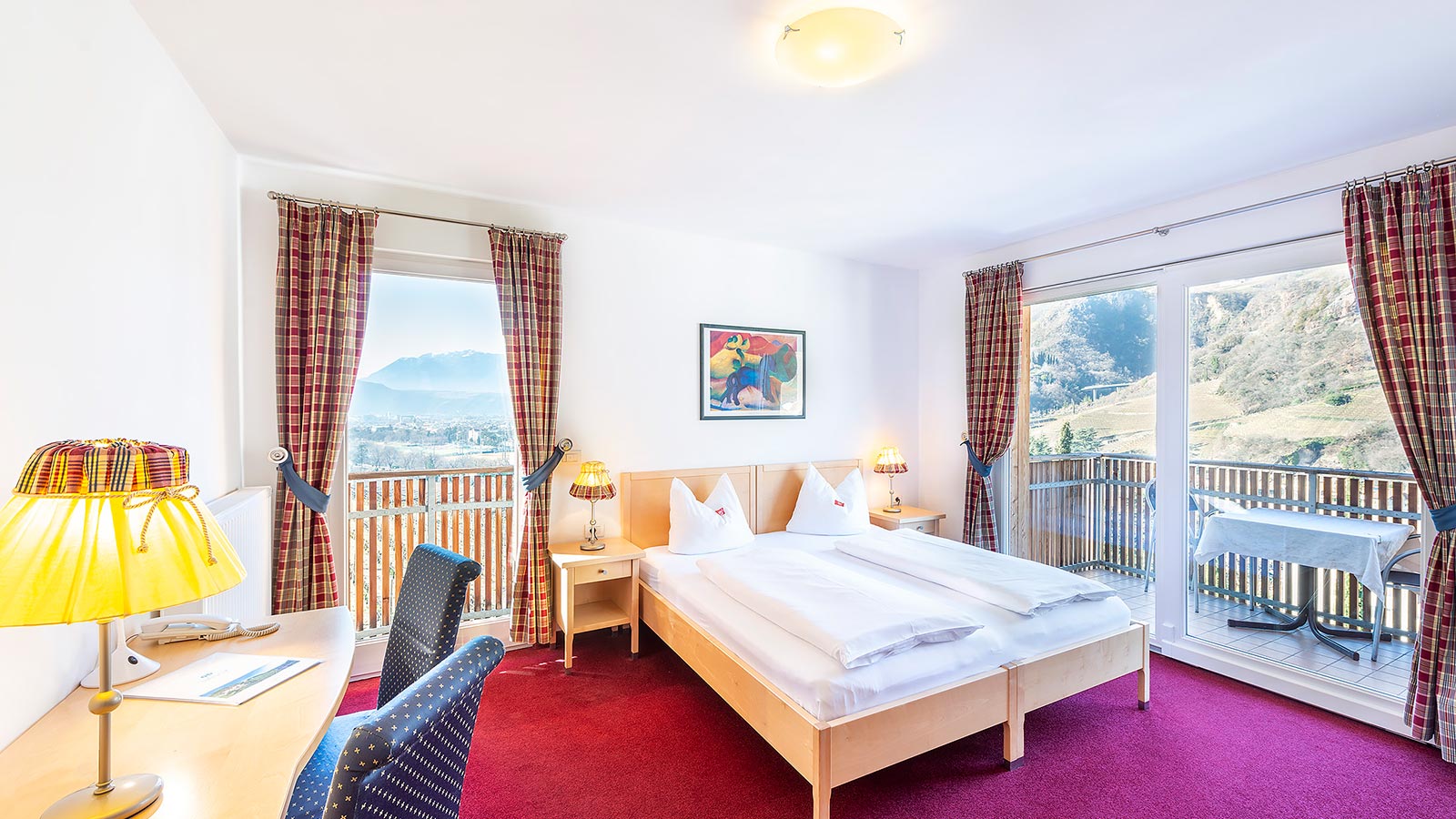 Una delle camere spaziose e panoramiche dell'Hotel a Bolzano