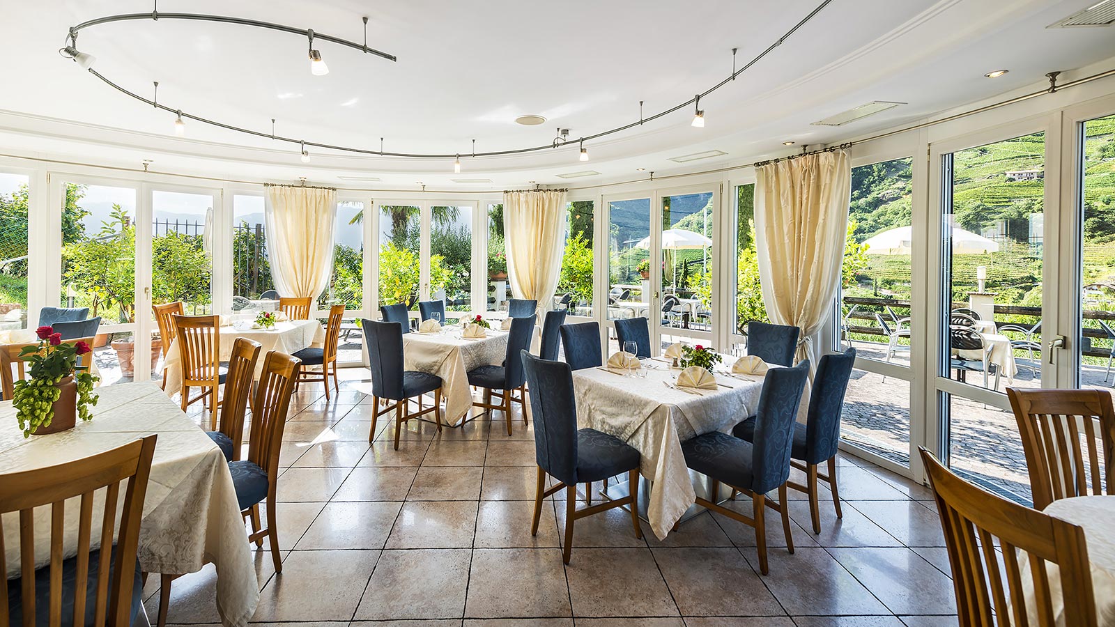 The dining room of the Hotel Hanny in Bolzano